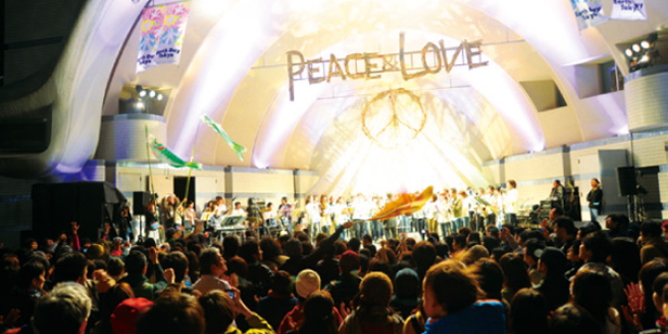 アースコンシャスな出演者たちが集結！愛と平和のアースデイ・コンサート